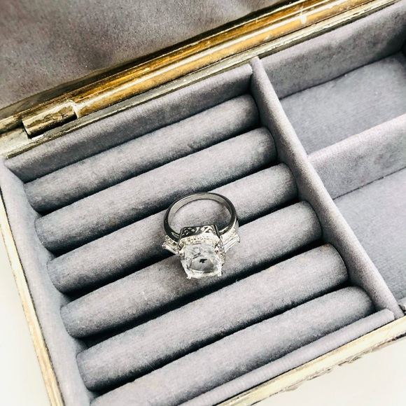 Vintage White Sapphire Statement Ring PRETTY!!! - Picture 16 of 17